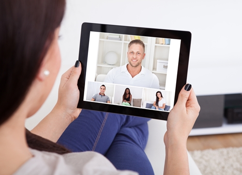 Live_video_chat_demonstrates_cross-channel_customer_service